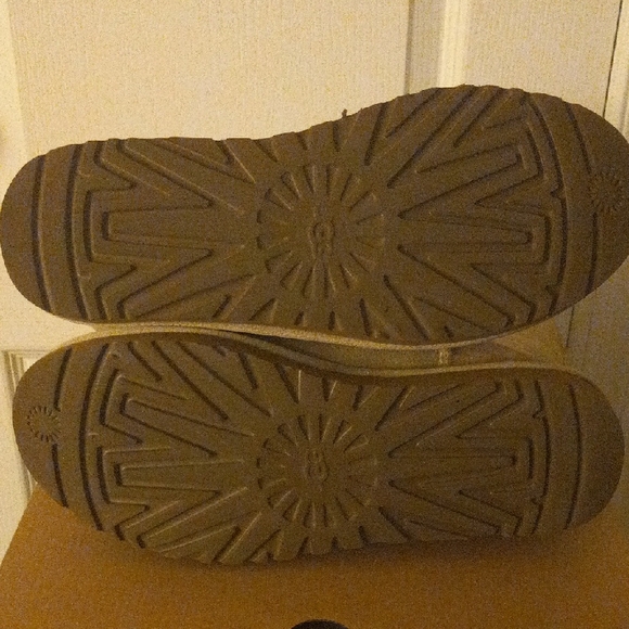 UGG Classic Short II Boots in Tan - Picture 7 of 8